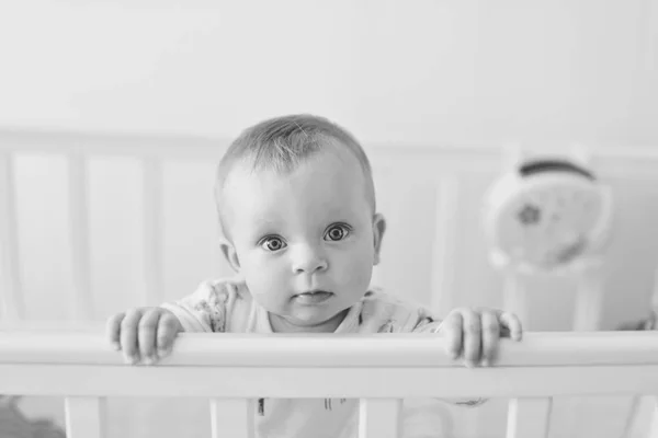 Doce Engraçado Bebê Cama — Fotografia de Stock