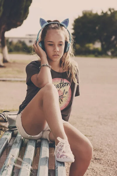 Roztomilý Dospívající Dívka Letním Období — Stock fotografie