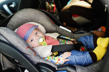 araba koltuğu araçta yeni doğmuş ulaşım