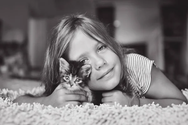 Happy Cute Little Girl Happy Have Kitten Home — Stock Photo, Image