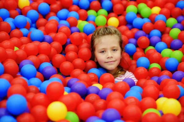 Little Girl Theme Park Having Fun Ball Pool — Stock Photo, Image