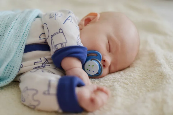 Newborn Dummy Sleeping Bed — Stock Photo, Image