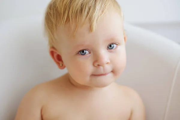 Foto Bebê Que Está Chorando Casa — Fotografia de Stock