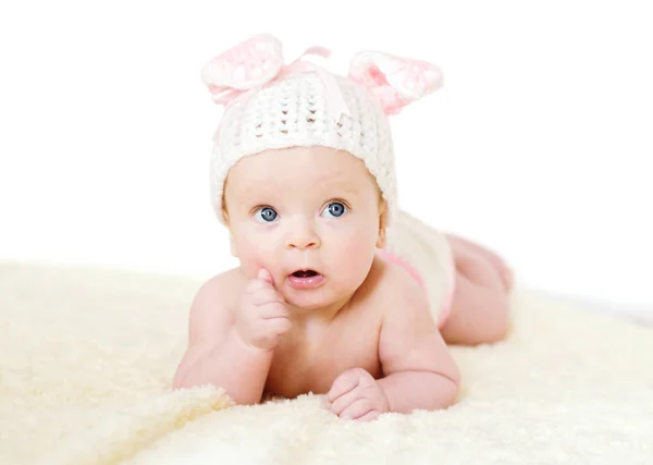 Adorable Bebé Niña Con Sombrero Punto Con Orejas — Foto de Stock