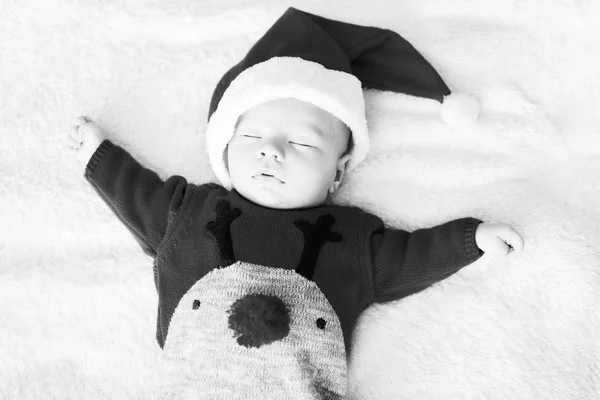 Little Sleeping Newborn Baby Boy Wearing Santa Hat — Stock Photo, Image