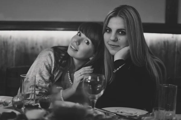 Two Young Beautiful Girls Having Fun Restaurant — Stock Photo, Image