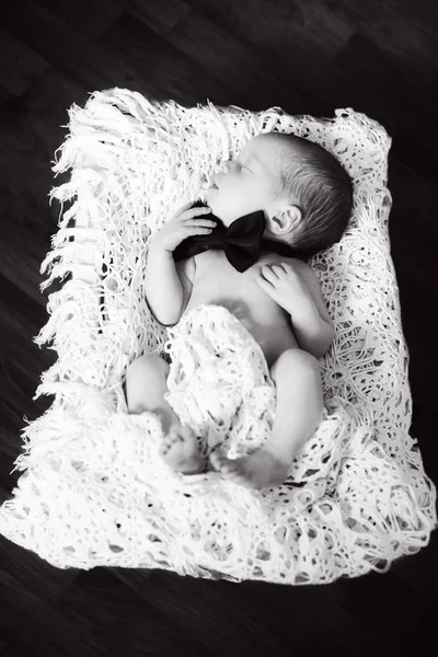 Menino cavalheiro recém-nascido — Fotografia de Stock