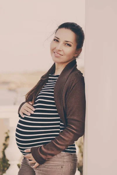 Douce femme enceinte — Photo