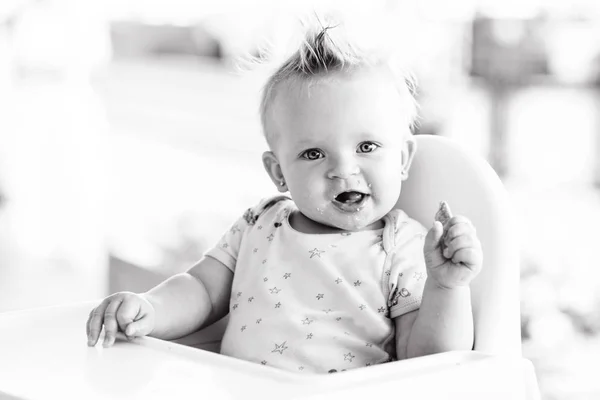 Baby eating biscuit — Stock Photo, Image