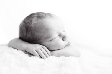  uyuyan yeni doğan bebek 