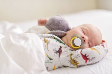 Yeni doğmuş bebek uyku  