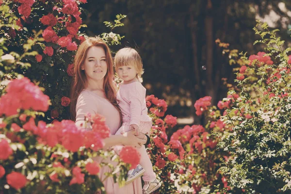 Woman with toddler daughter — Stock Photo, Image