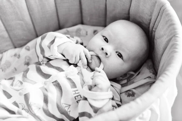 Baby med Bitring leksak — Stockfoto