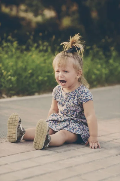 Crying toddler girl — Stock Photo, Image