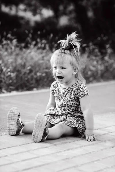Κλάμα κορίτσι μικρό παιδί — Φωτογραφία Αρχείου