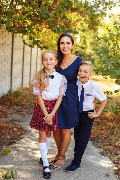 Happy Mother Two Schoolchildren School — Stock Photo, Image