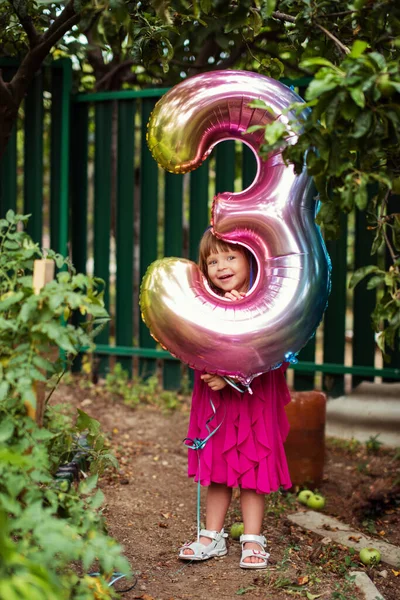 Μικρό Κορίτσι Γενεθλίων Μπαλόνι Εξωτερικούς Χώρους — Φωτογραφία Αρχείου