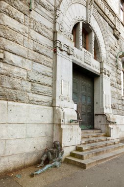 Bergen - Norveç bankada yakınındaki dilenci heykeli