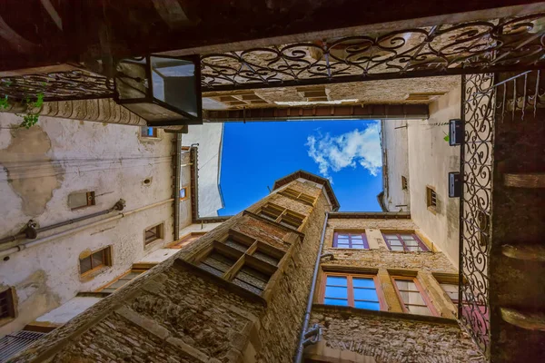 Oude Middeleeuwse Binnenplaats Traboules Lyon Frankrijk Vakantie Het Platform Achtergrond — Stockfoto