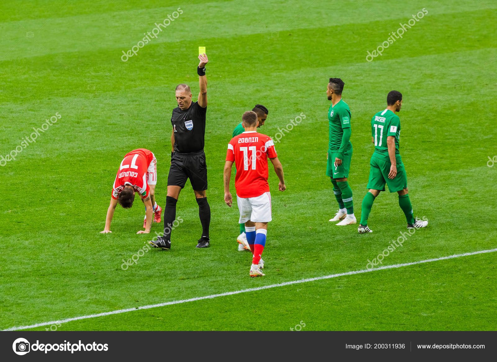 Moscou Russie Juin 2018 Arbitre Jaune Carton Sur Stade