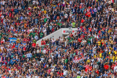Moskova, Rusya - 14 Haziran 2018: Luzhniki Stadı Rusya 2018 futbol Dünya Kupası açılış maçı'taraftarlara.