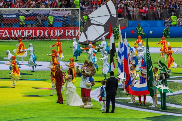 Moskova, Rusya - 14 Haziran 2018: Robbie Williams futbol Dünya Kupası Rusya 2018 Luzhniki Stadı açılış töreninde.