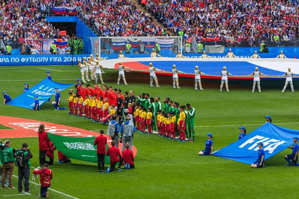 Moskova, Rusya - 14 Haziran 2018: Rusya ve Suudi Arabistan takım Luzhniki Stadı açılış töreninde Rusya 2018 futbol Dünya Kupası.