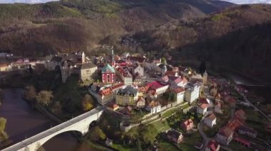 Kale Loket, Çek Cumhuriyeti - havadan görünümü - seyahat ve mimari video