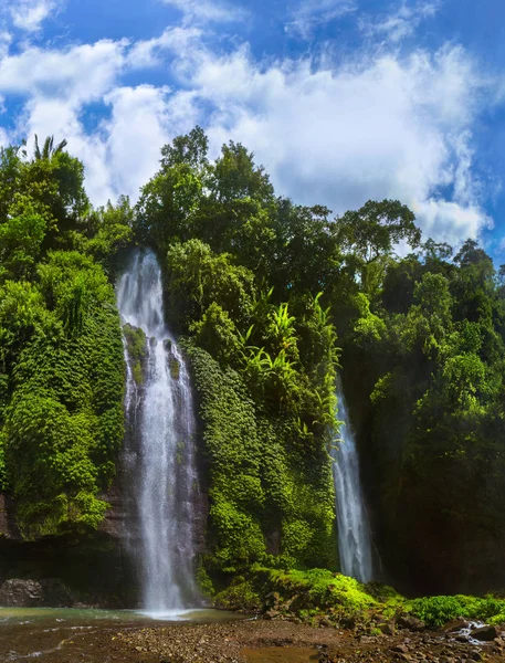 印度尼西亚巴厘岛的Sekumpul瀑布 旅行和自然背景 — 图库照片