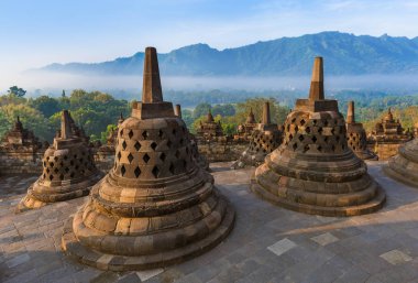 Java Endonezya 'daki Borobudur Buddist Tapınağı - seyahat ve mimari geçmişi