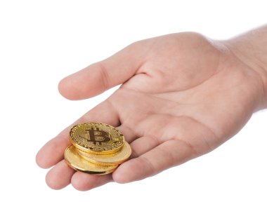Eldeki bitcoinler beyaz arkaplanda izole edilmiş