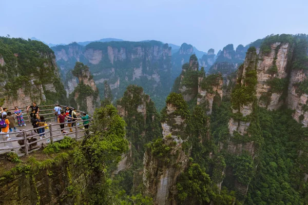 Wulingyuan China Maio 2018 Turistas Caminho Parque Natural Tianzi Avatar — Fotografia de Stock