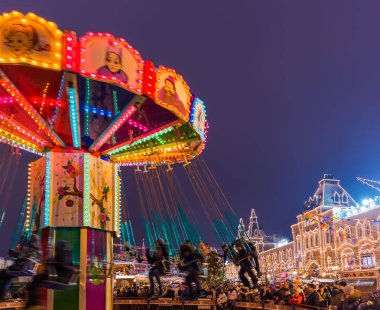 Moskova, Rusya - 05 Ocak 2018: Noel carousel Kızıl Meydan.