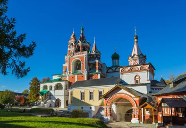 ZVENIGOROD - Savvino-Storozhevsky manastırda Moskova Bölgesi - Rusya - seyahat ve mimari arka plan