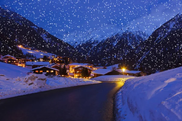 奥地利索尔登山滑雪胜地 自然和建筑背景 — 图库照片