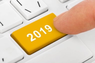 Bilgisayar dizüstü klavye ile 2019 anahtar - tatil teknoloji kavramı