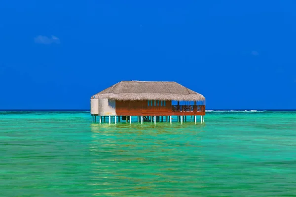 Bungalow Agua Isla Maldivas Fondo Viaje Naturaleza — Foto de Stock