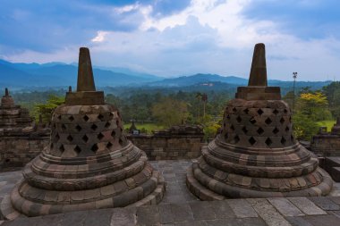 Java Endonezya 'daki Borobudur Buddist Tapınağı - seyahat ve mimari geçmişi