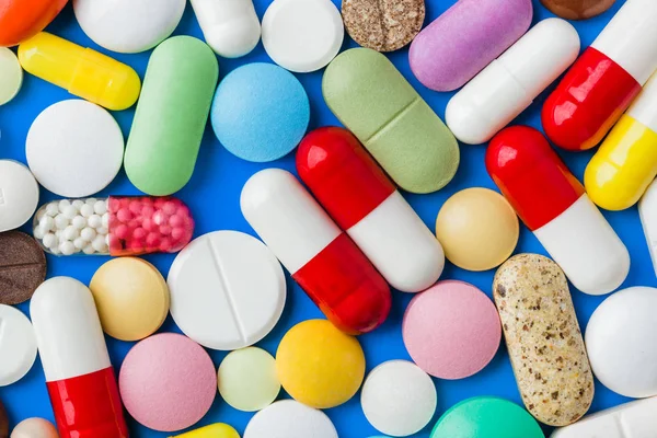 Heap Van Pillen Blauwe Medische Achtergrond — Stockfoto
