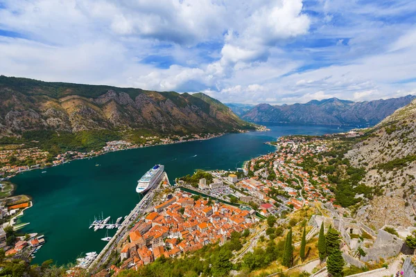 Bahía Kotor Casco Antiguo Montenegro Naturaleza Arquitectura Fondo —  Fotos de Stock