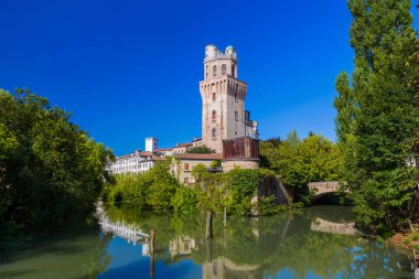 Padova İtalya 'daki Galileo Astronomik Gözlemevi La Specola Kulesi - mimari arka plan
