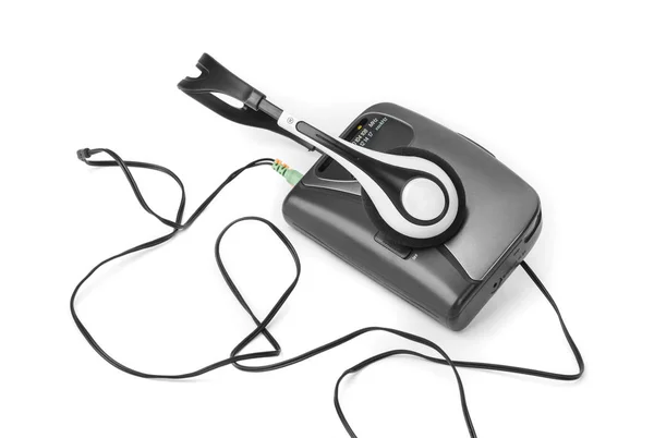 Παλιά Κασετόφωνο Και Ακουστικά Που Απομονώνονται Λευκό Φόντο — Φωτογραφία Αρχείου
