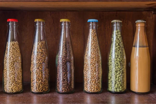 Пивные Ингредиенты Бутылках Пивоварня Бельгии — стоковое фото