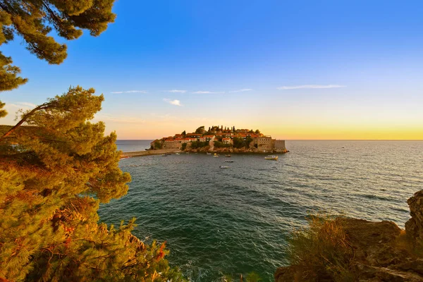 Island Sveti Stefan Μαυροβούνιο Αρχιτεκτονική Και Φόντο Της Φύσης — Φωτογραφία Αρχείου