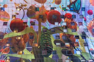 Rotterdam, Hollanda - 26 Nisan 2017: Tasarım pazarının Markthal Rotterdam.