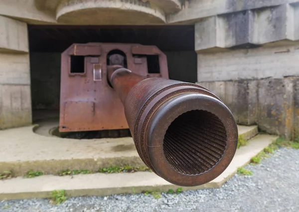 Longues シュール メール - フランスのノルマンディーで古いドイツの大砲 — ストック写真