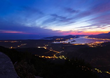 Kotor Koyu'ndaki Sunset'teki - Karadağ