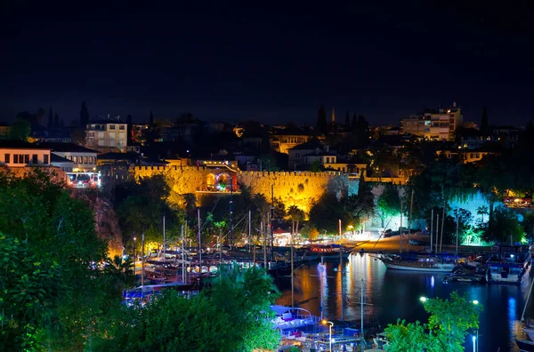 Gamla staden kaleici i antalya, Turkiet på natten — Stockfoto