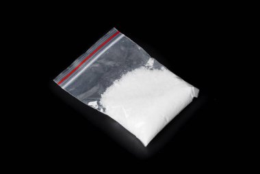 Paket siyah izole narkotik ile