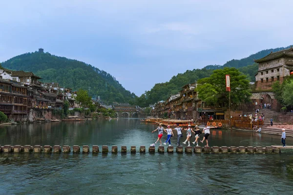 Fenghuang, Chine - 29 mai 2018 : Ancienne ville Fenghuang au coucher du soleil — Photo